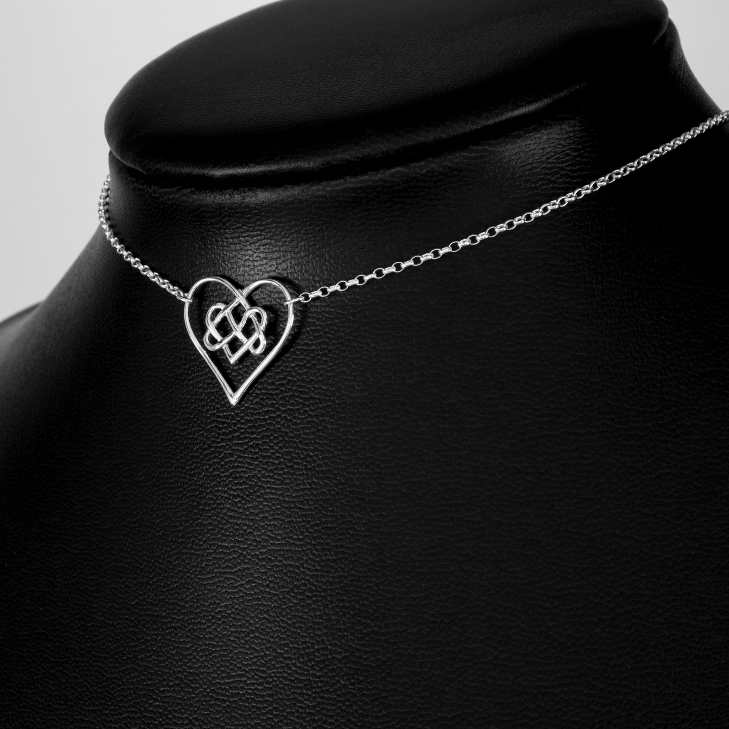 Infinity Knot Heart Day Collar (Permanently Locking)